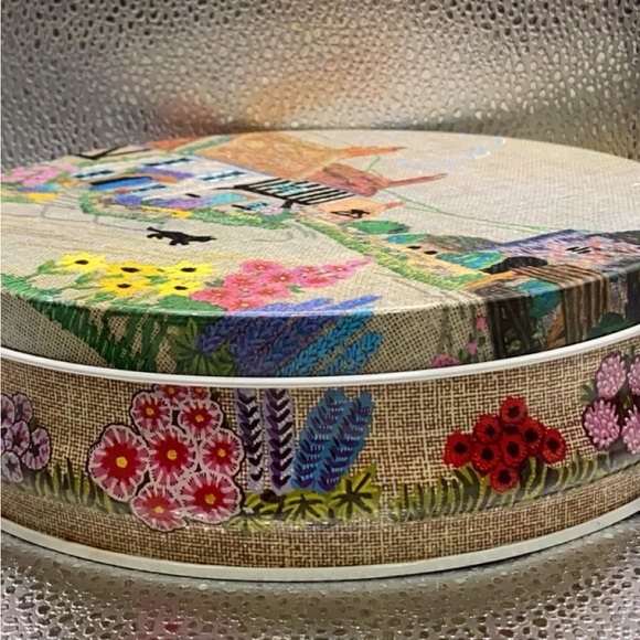 Rare Find‼️ Cottagecore Vintage Biscuit Tin England Case Manufacturing Co. - Picture 5 of 8